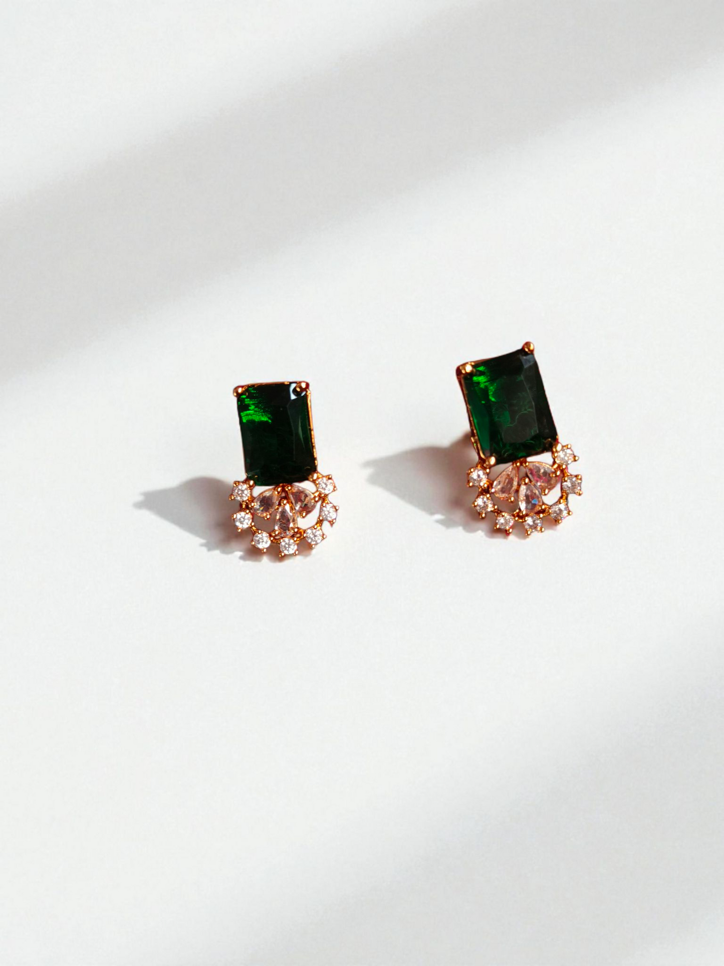 “Emerald Radiance Gold-Plated Necklace Set”